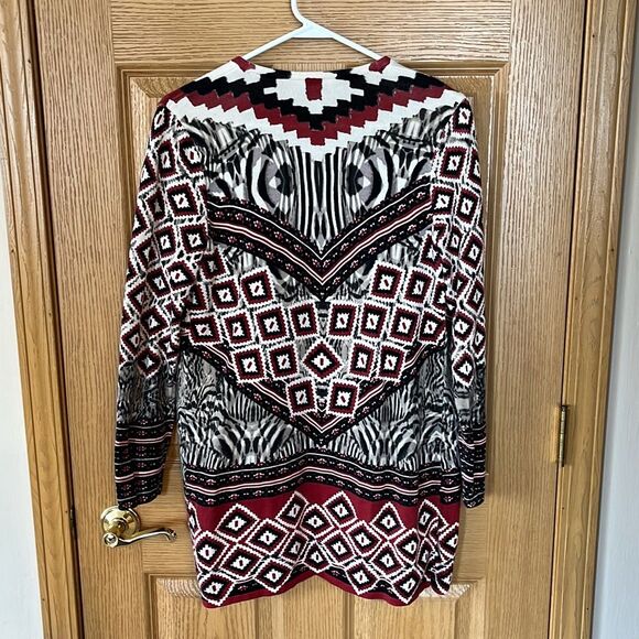 Chico’s Aztec Tribal cardigan Sweater Size Medium - Picture 3 of 5